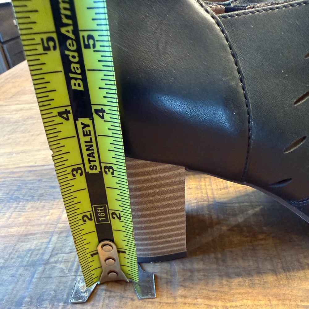 Clarks Bandy Takala Leather Peep Toe Boots 12 Medium NIB! - Picture 6 of 10